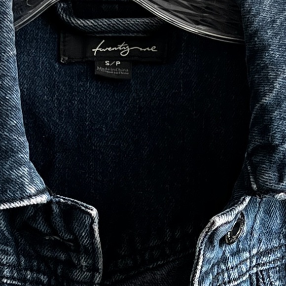 Twenty One Juniors Small Cropped Distressed Jean Jacket - Picture 5 of 8